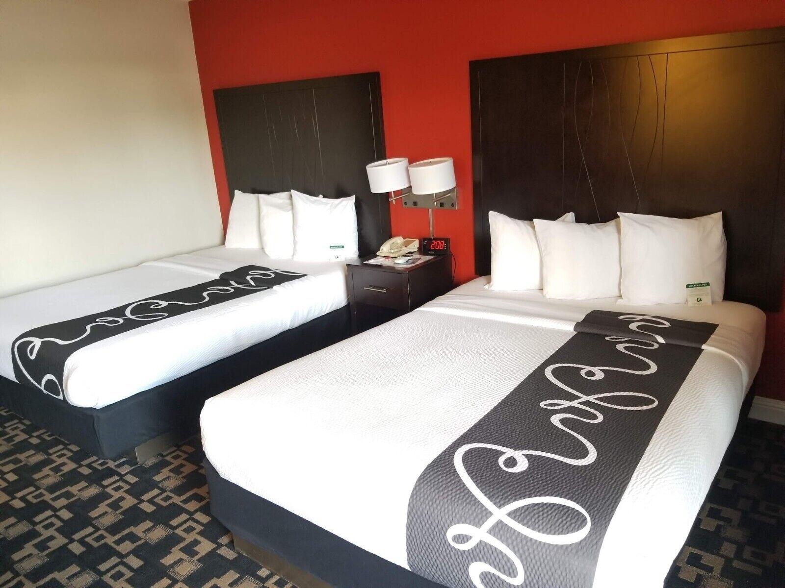 מלון Ramada By Wyndham אושנסייד מראה חיצוני תמונה