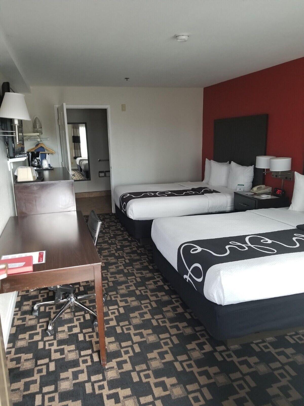 מלון Ramada By Wyndham אושנסייד מראה חיצוני תמונה