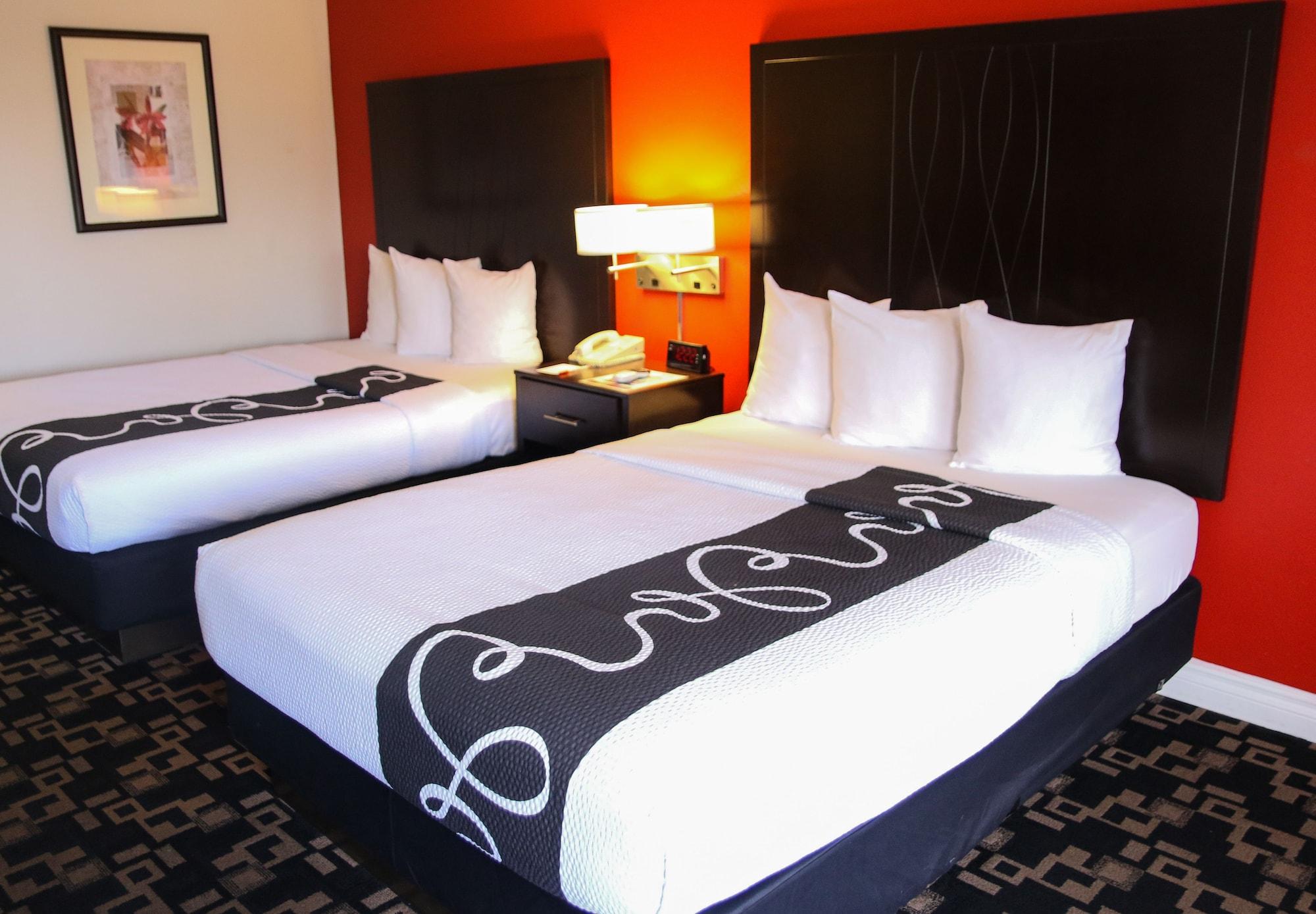 מלון Ramada By Wyndham אושנסייד מראה חיצוני תמונה