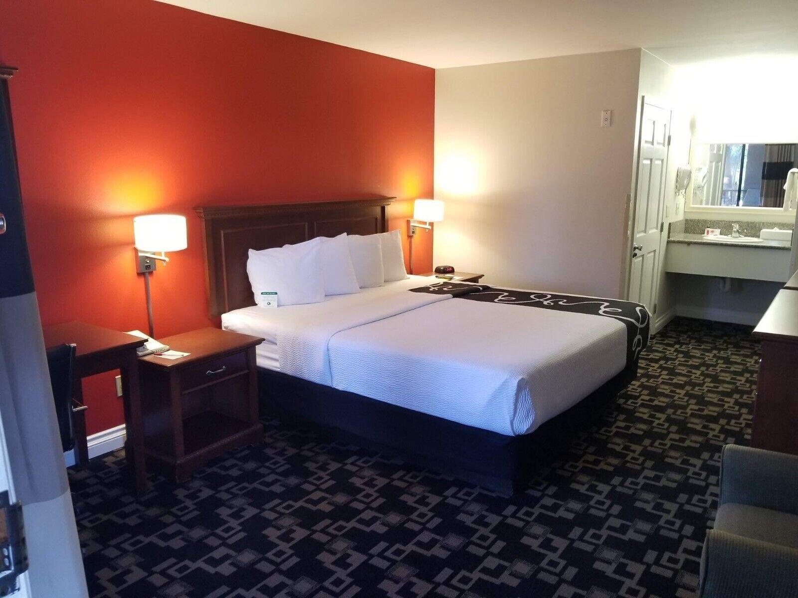 מלון Ramada By Wyndham אושנסייד מראה חיצוני תמונה