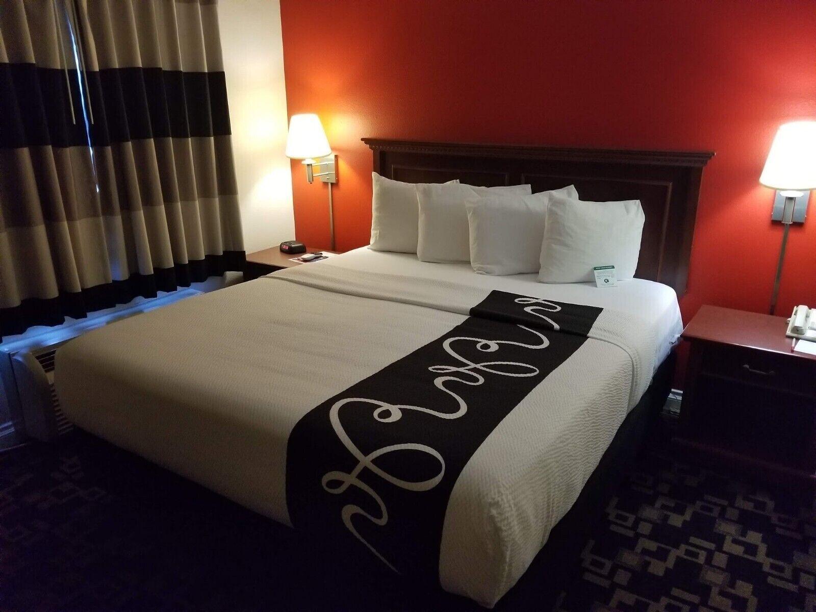 מלון Ramada By Wyndham אושנסייד מראה חיצוני תמונה